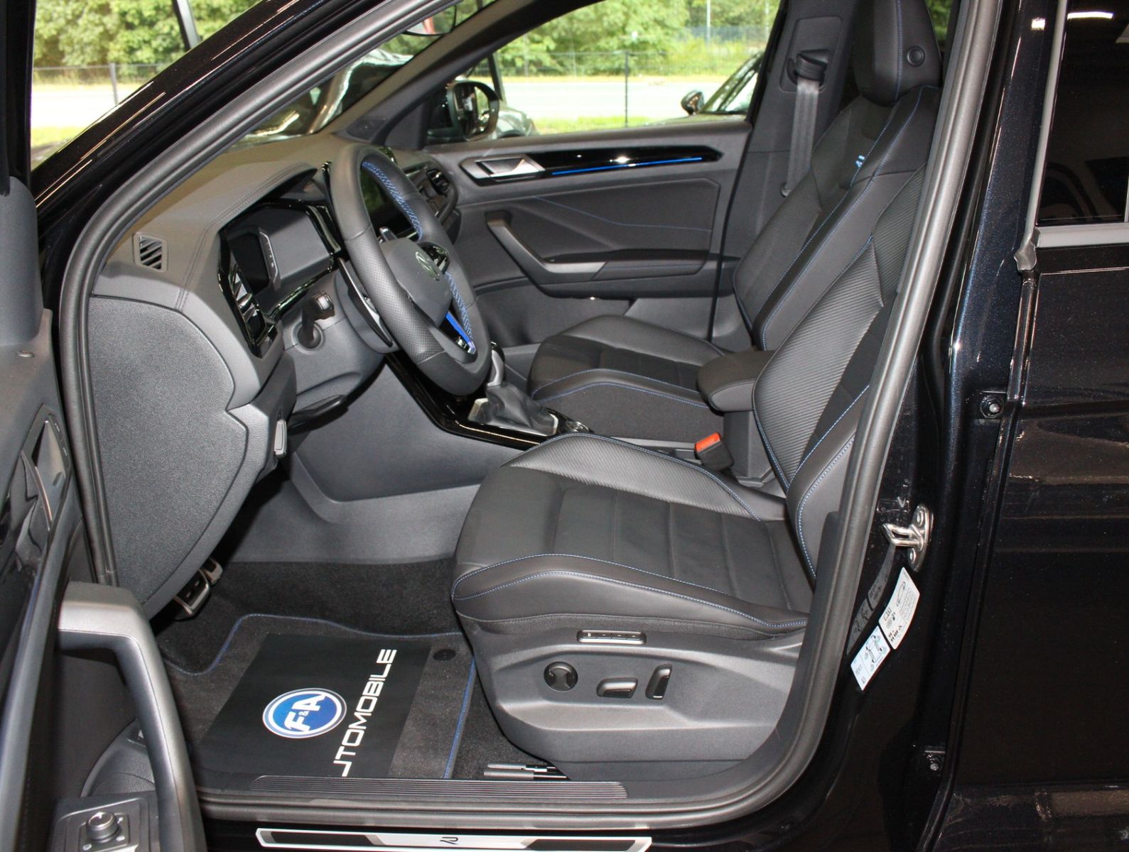 Fahrzeugabbildung Volkswagen T-Roc 2.0 TSI DSG 4MOTION R*NP 68k