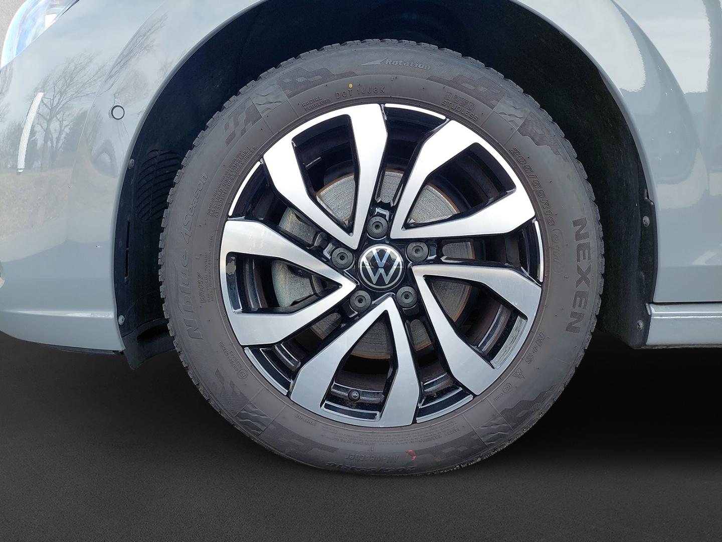 Volkswagen Golf 1.5 TSI Active HUD StandHZG Navi Digitales 