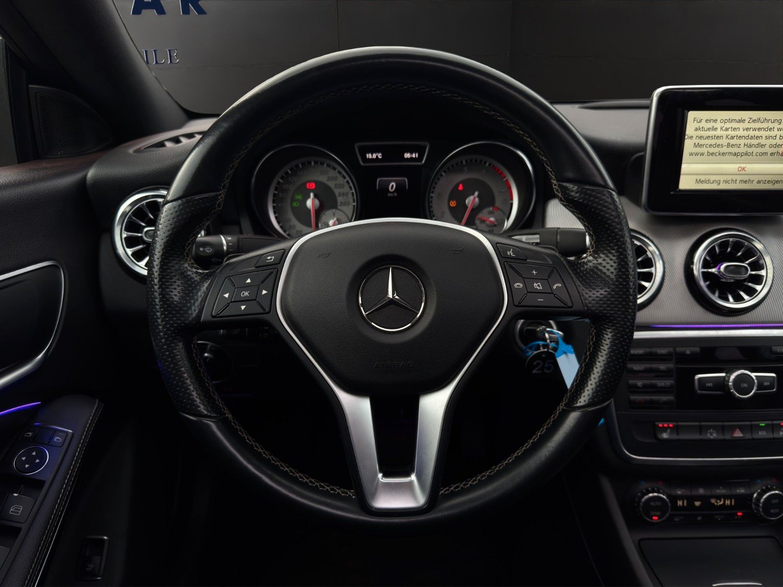 Fahrzeugabbildung Mercedes-Benz CLA 180 Pano/Automatik/Bi-Xen/Navi/Sitzheizung