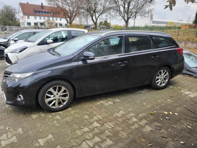 Toyota Auris 2.0d Touring Sports Life+