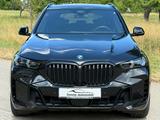 BMW X5 50 e xDrive M SportPro Luftfeder LED AHK 21" - BMW Gebrauchtwagen in Stuttgart