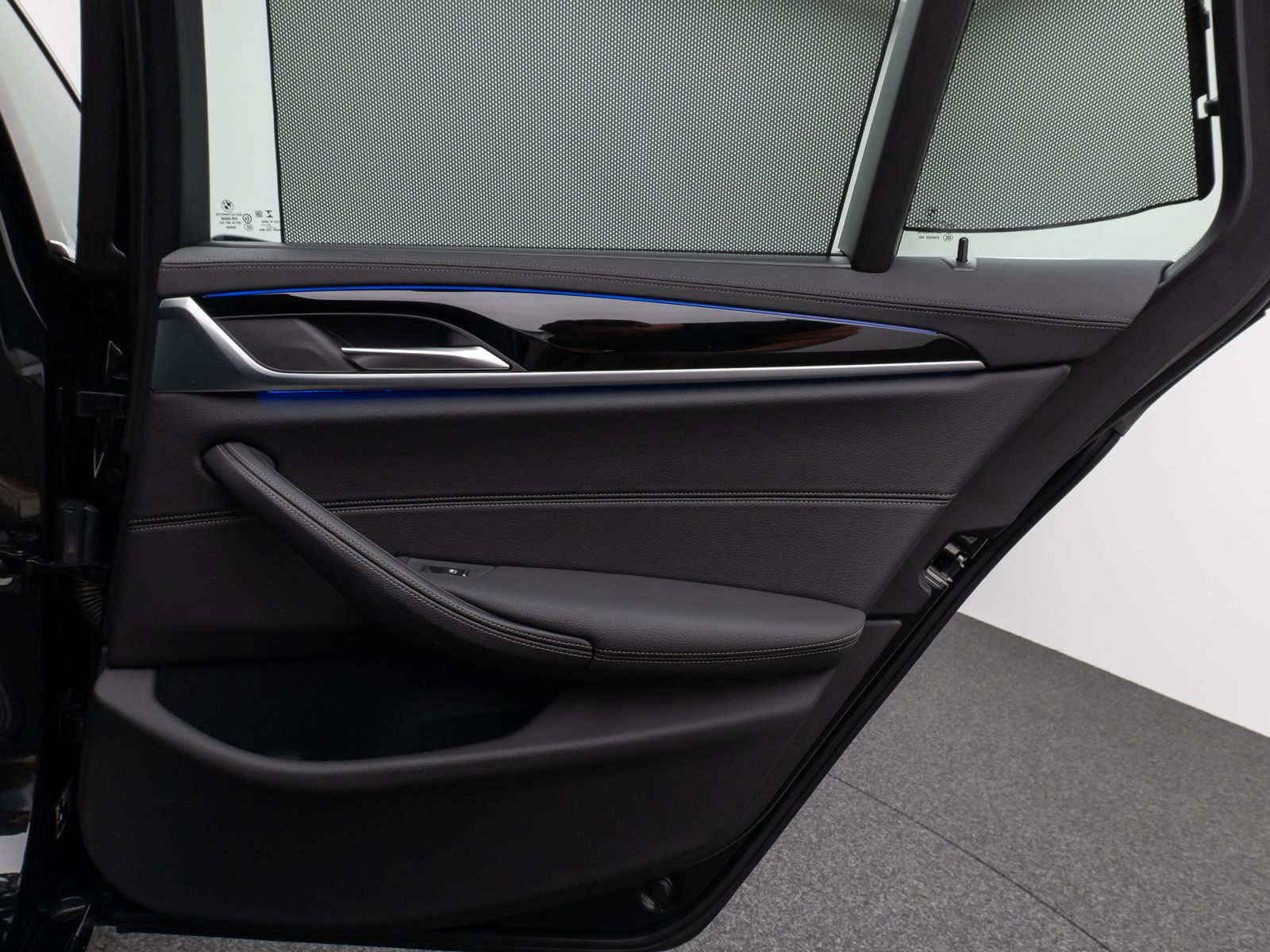Fahrzeugabbildung BMW 530d LuxuryLine Panorama Kamera HiFi AHK Komfort