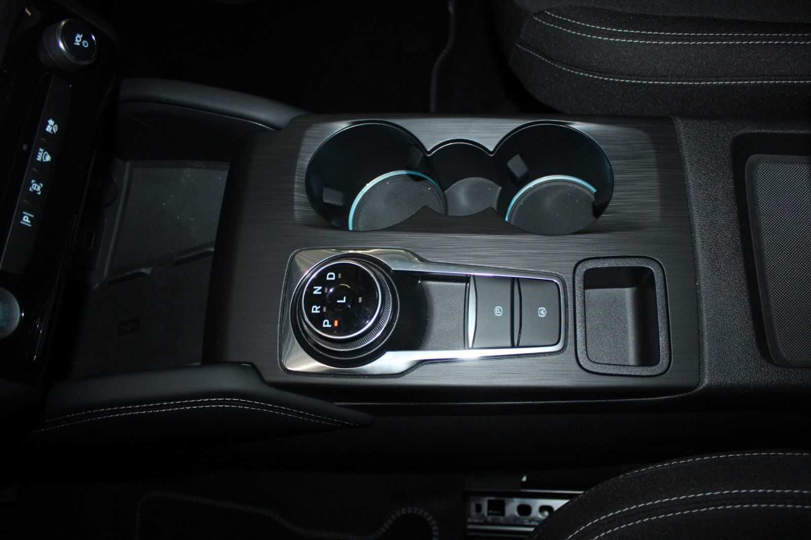 Fahrzeugabbildung Ford Kuga PHEV ACTIVE NAVI Kamera Winter Paket