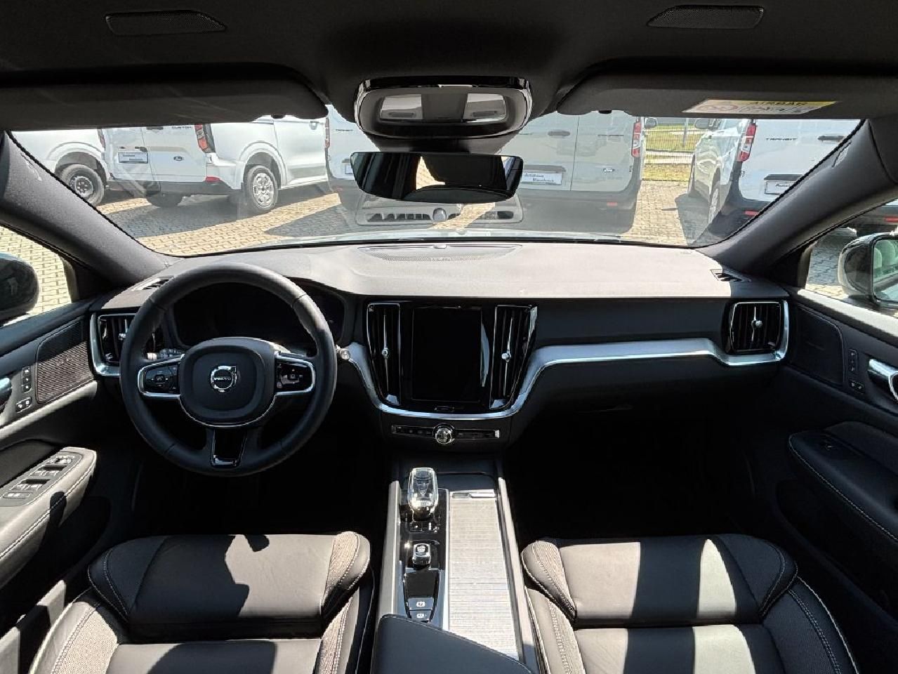 Fahrzeugabbildung Volvo V60 Kombi Plus Dark  LED DAB WiPa Harman Kardon