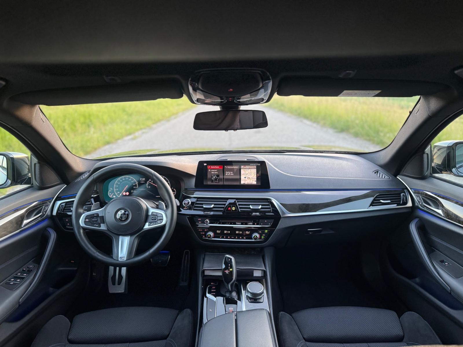 BMW 530d *1.HAND *M-SPORTPAKET *LED *SCHIEBEDACH  