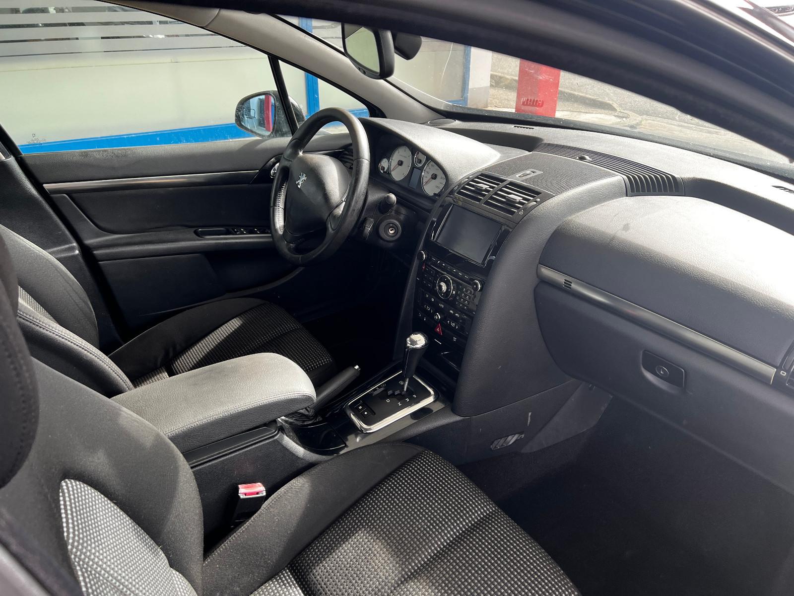 Peugeot 407 2010 — photo 16