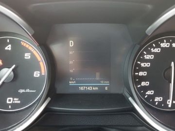 Alfa-Romeo Stelvio - 12
