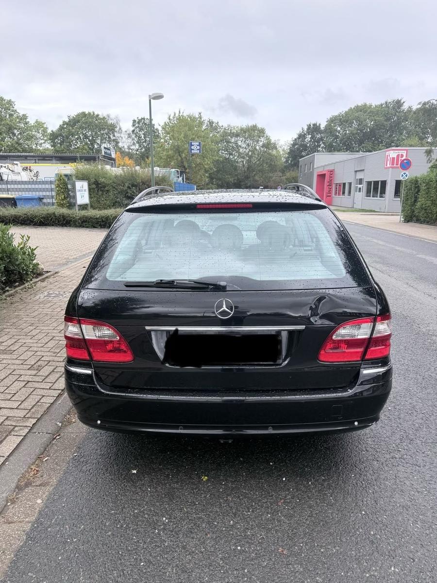 Mercedes-Benz E500 2005 — engine 306 HP (225kW)