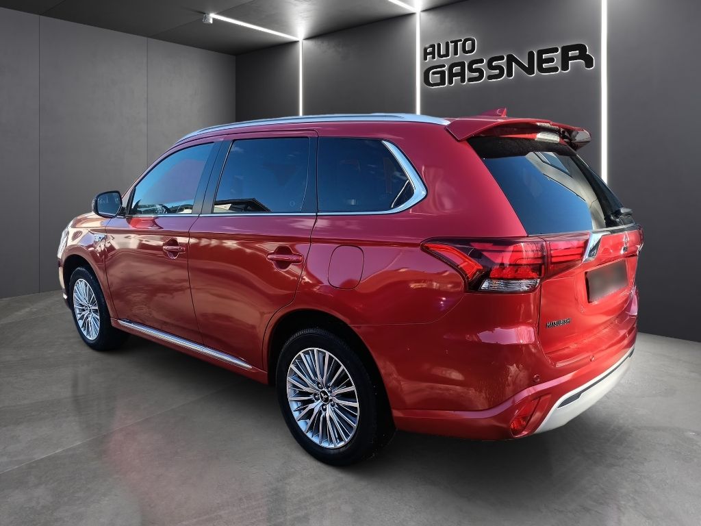 Fahrzeugabbildung Mitsubishi Outlander PHEV 2.4 TOP 4WD Navi Leder SD ACC