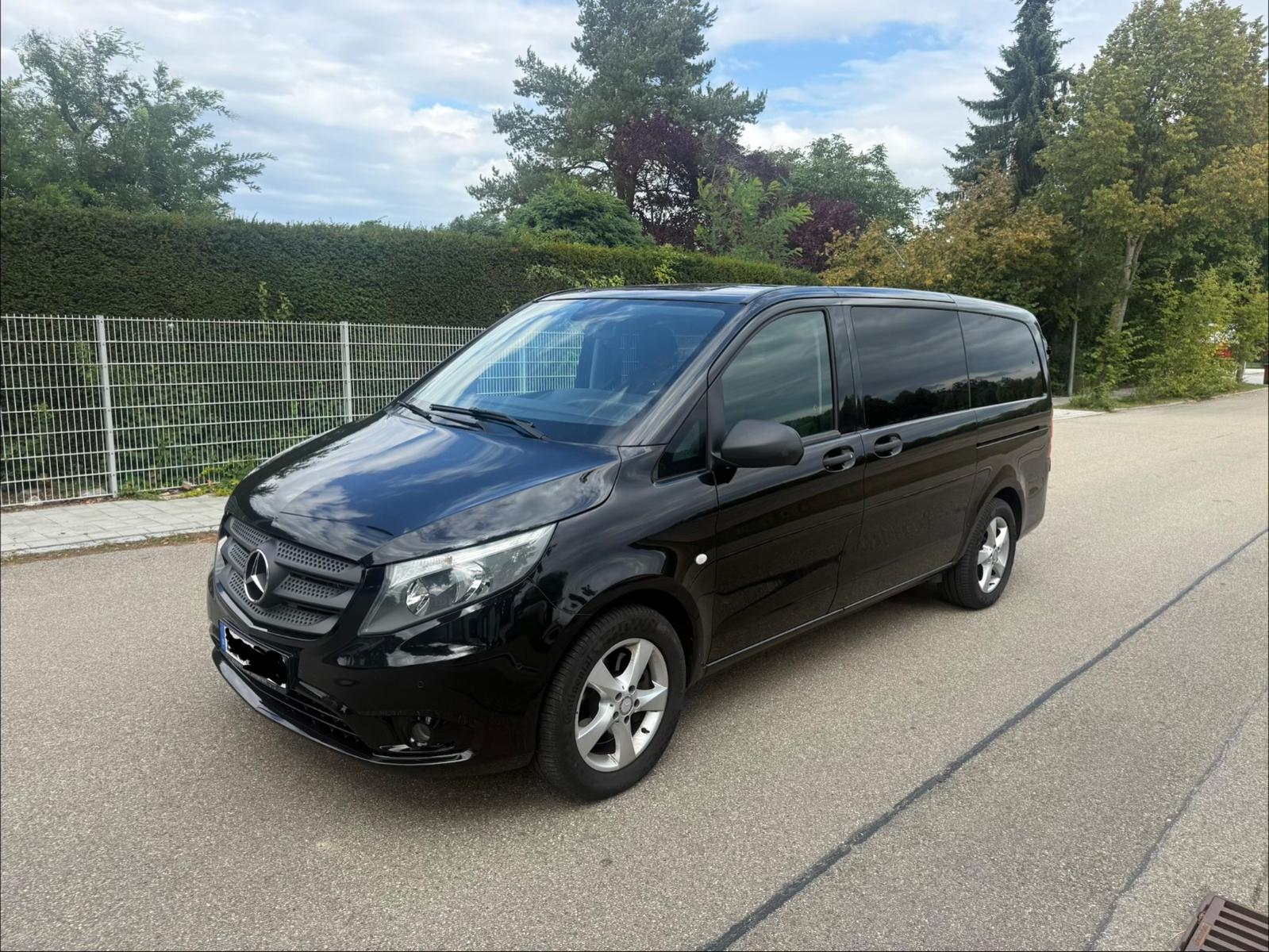 Mercedes-Benz Vito Tourer 4MATIC Lang,8-Sitze,Navi,Aut.,SHZ,AH
