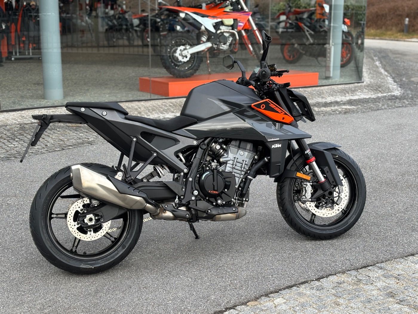 Fahrzeugabbildung KTM 990 Duke Modell 2024