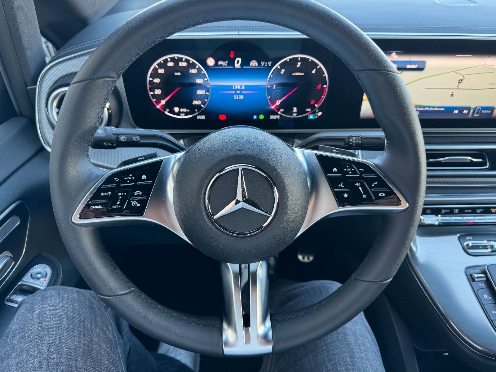 Fahrzeugabbildung Mercedes-Benz V 300 d 4MATIC EXCLUSIVE AMG Tische AHK2,5to