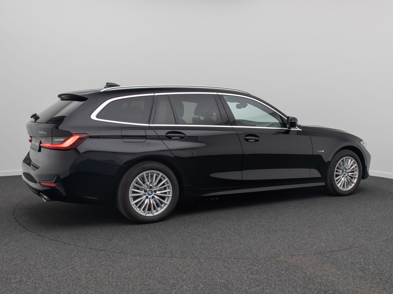 Fahrzeugabbildung BMW 320e Sport Line DAB HiFi CockPitPr Alarm PDC LED