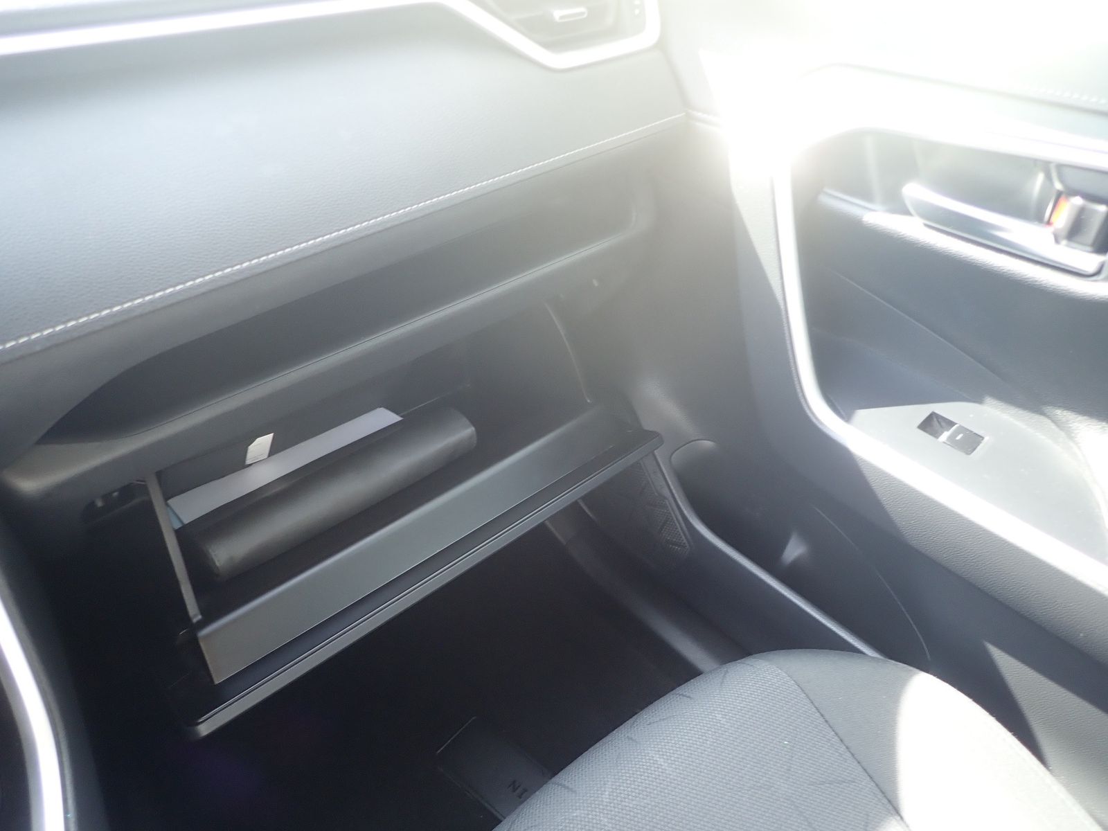 Fahrzeugabbildung Toyota RAV 4 Hybrid 4x2 Comfort