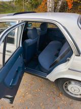 Mercedes-Benz Mercedes W123 240 D Limousine H Kennz *kei... - Mercedes-Benz W123 mit Diesel-Antrieb