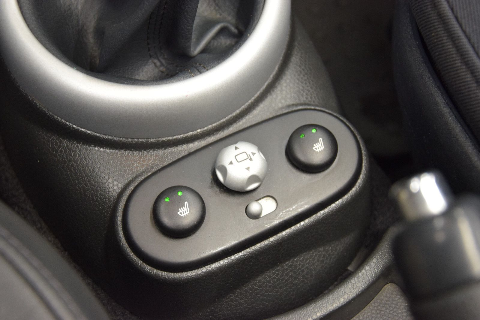 Fahrzeugabbildung MINI One Cabrio Pepper Klima Sitzheizung PDC 2. Hand