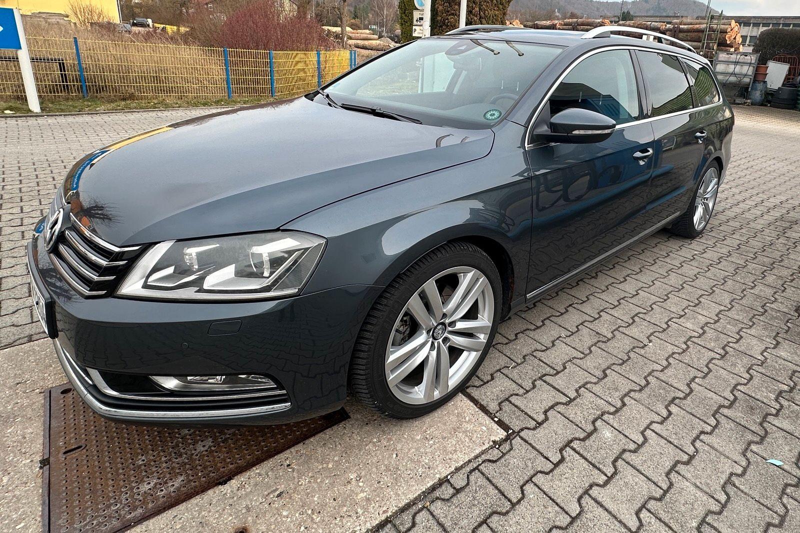 Volkswagen Passat 2011 — вигляд ззаду