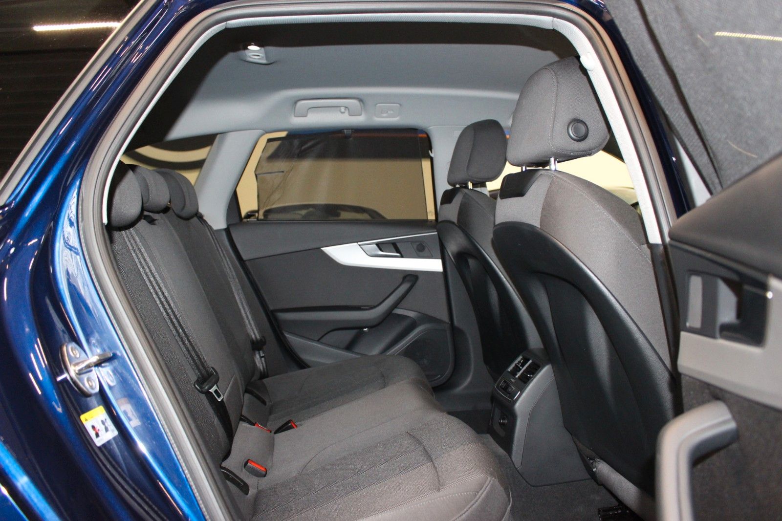 Fahrzeugabbildung Audi A4 40 TDI S tronic  Avant*Kamera*Navi*Ambiente.