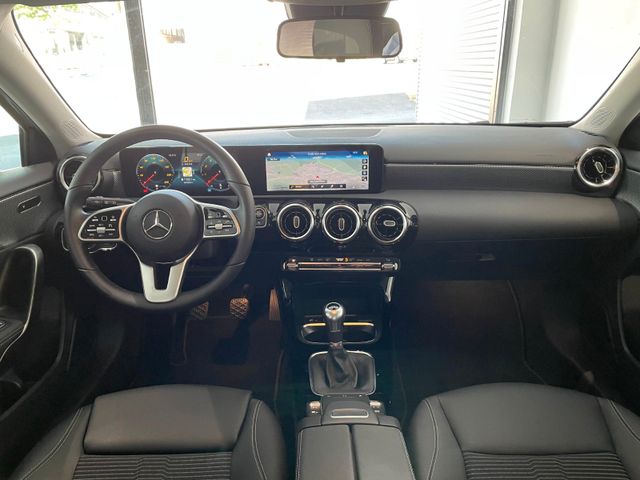 Fahrzeugabbildung Mercedes-Benz A 200 Progressive Tempomat/LED/DAB/ParkAssistent