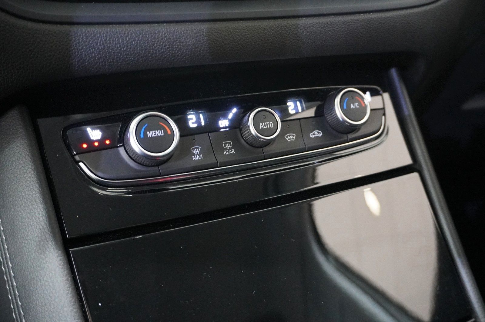 Fahrzeugabbildung Opel Grandland (X) 1.2T ENJOY NAVI/LED/KAMERA/SH/DAB+