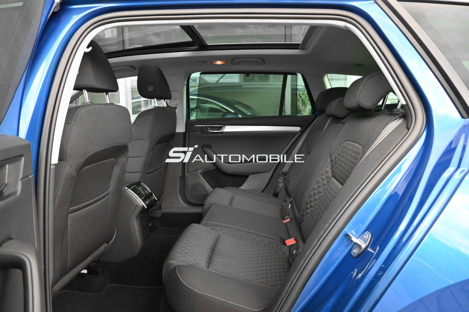 Fahrzeugabbildung SKODA Superb 1.4 TSI iV DSG AMBITION COMBI °AHK°PANO°