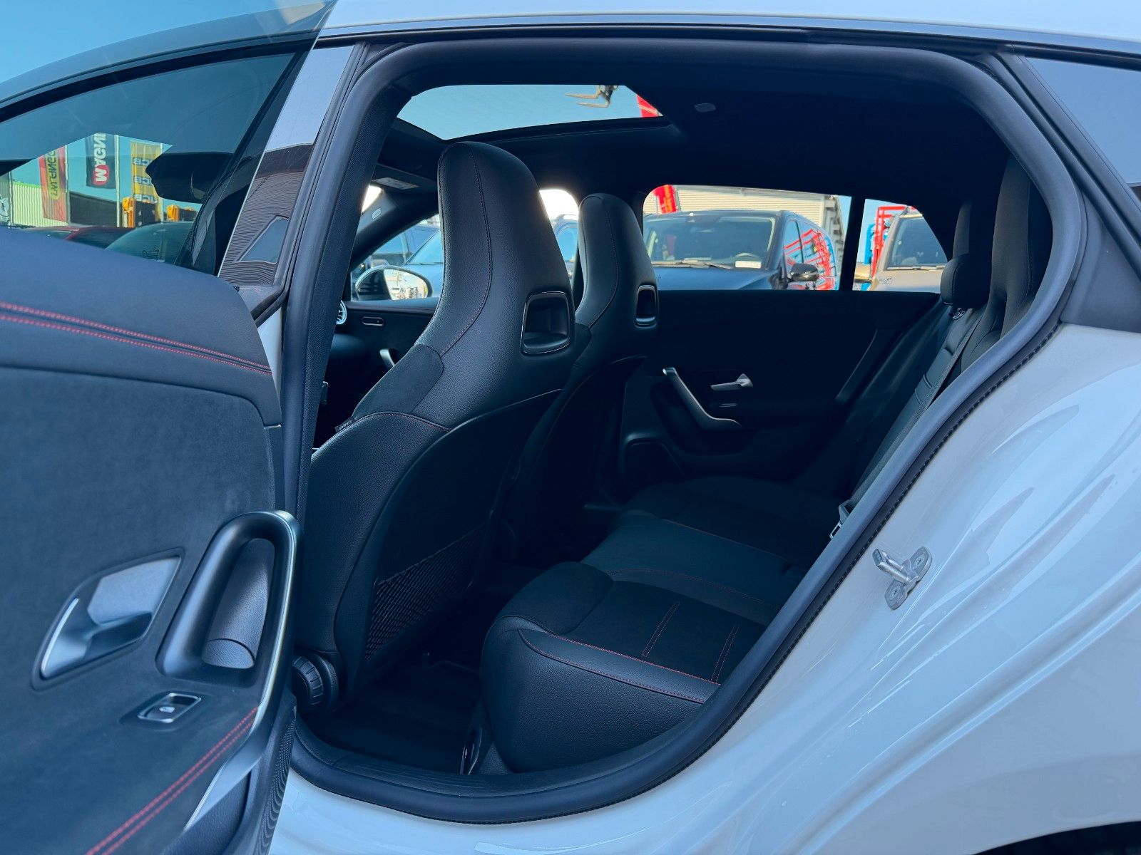 Fahrzeugabbildung Mercedes-Benz CLA 220d SB AMG+Pano+Distr+AHK+Night+Ambiente