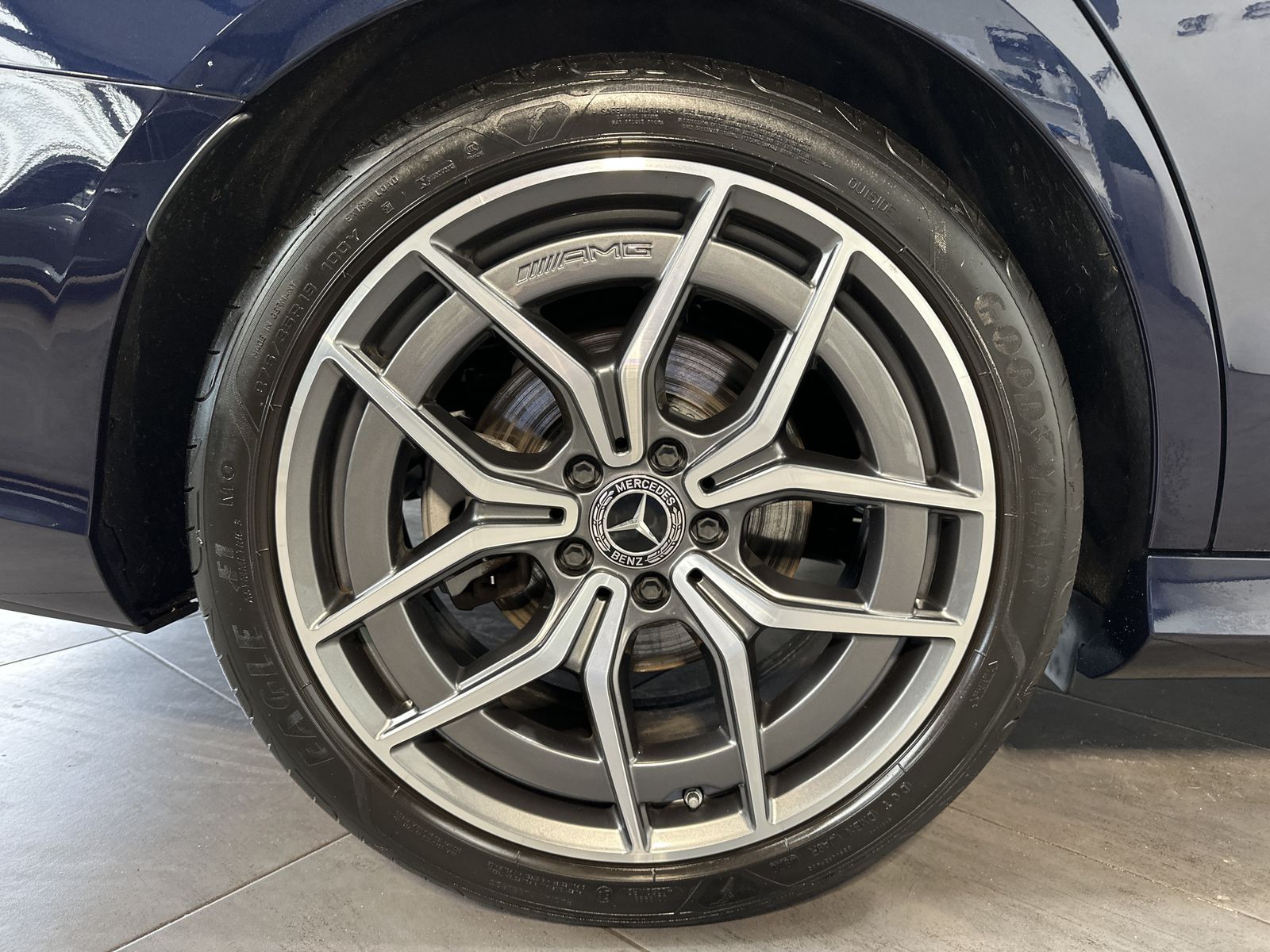 Fahrzeugabbildung Mercedes-Benz E 200 T AMG-Line NAV+LED+PANORAMA+BURMESTER+360°