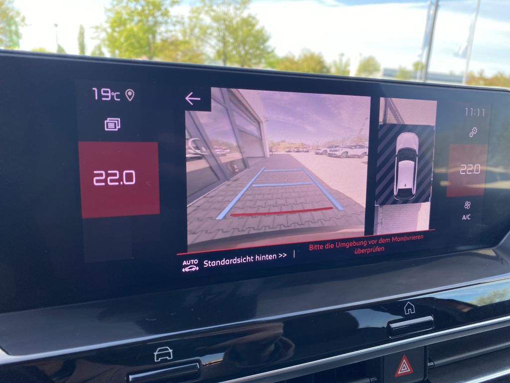 Fahrzeugabbildung Citroën C4 PureTech 130 *Automatik* SHINE *Park-Paket*