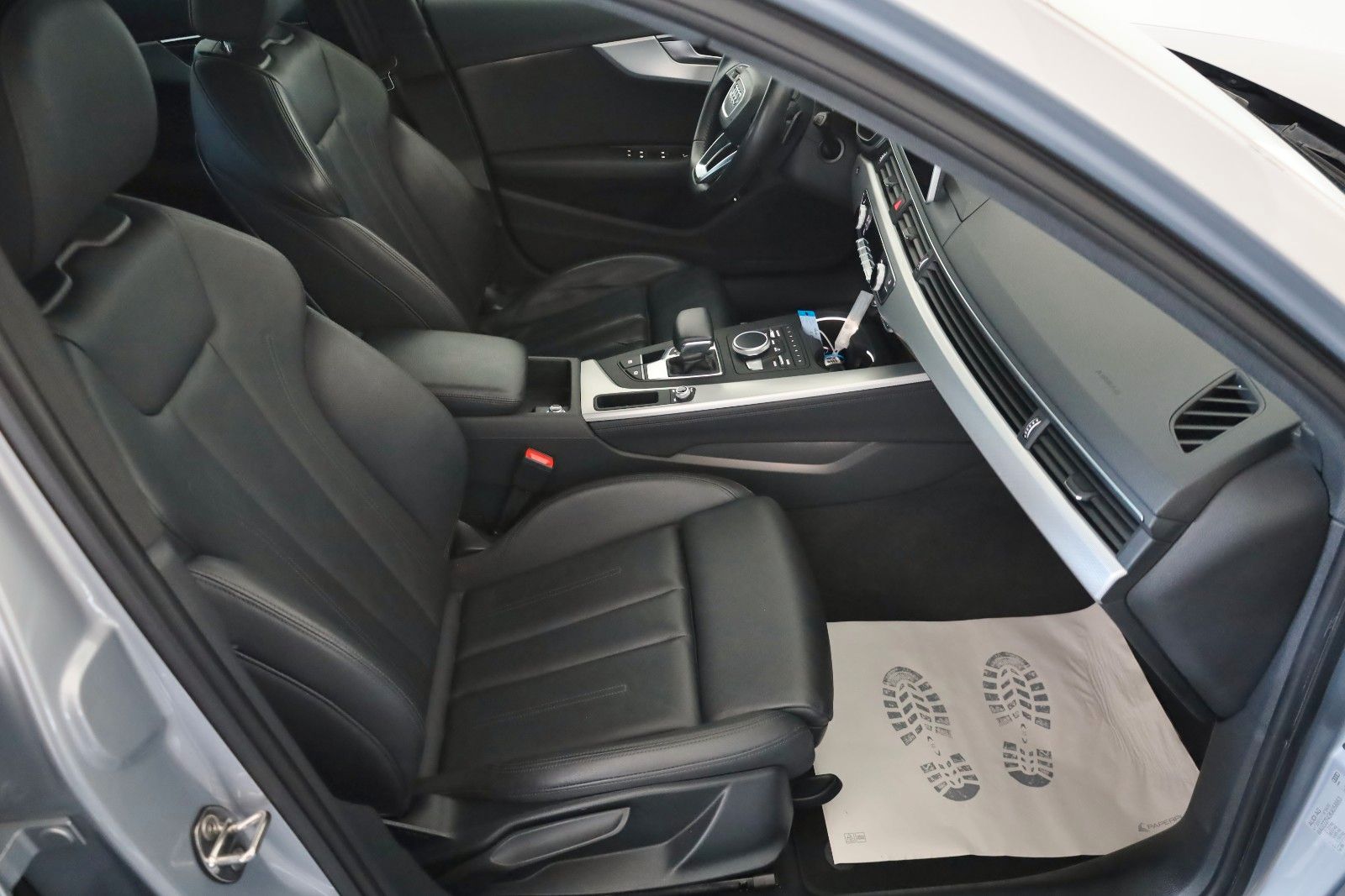 Fahrzeugabbildung Audi A4 Avant 45 TFSI S Line Leder,Navi,LED,Panorama