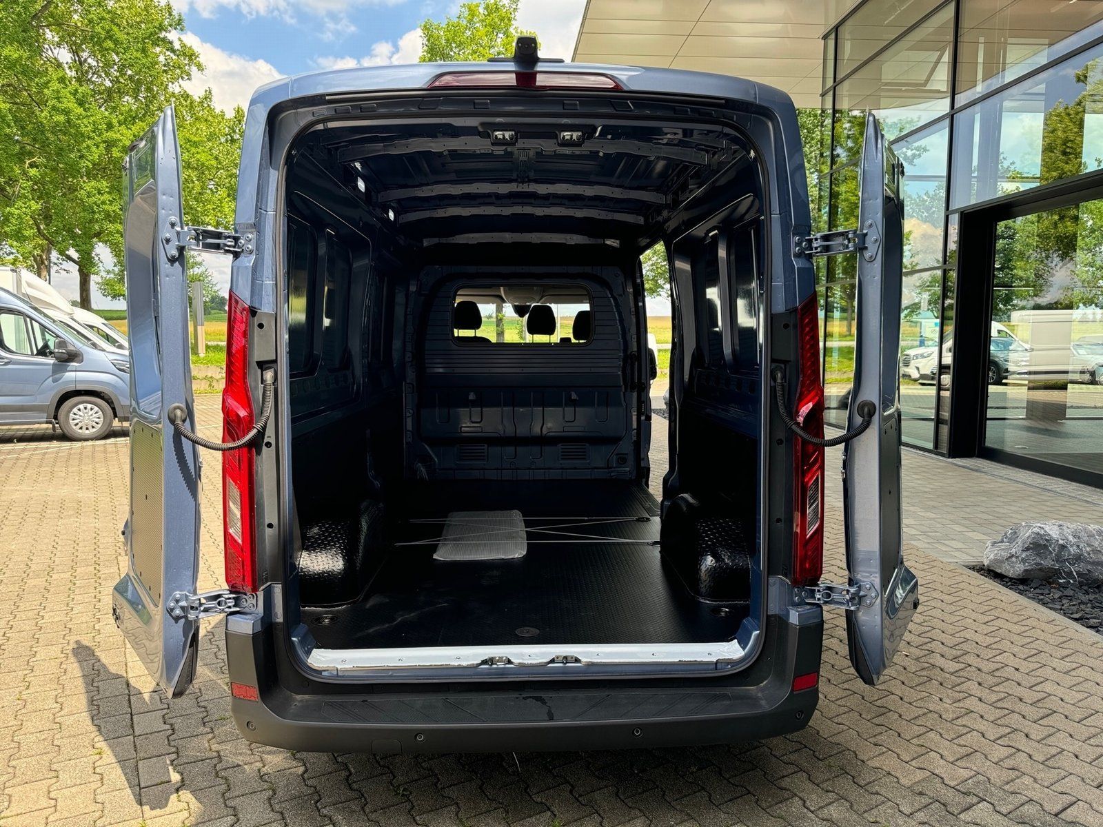 Fahrzeugabbildung Maxus Deliver 9 FWD L3H2 Base Komfortpaket *AKTION*