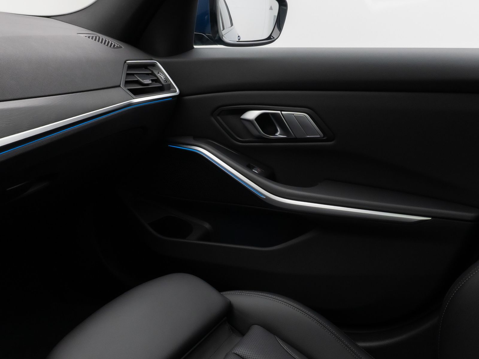 Fahrzeugabbildung BMW 330e xD Luxury Line Panorama Kamera HUD DAB AHK