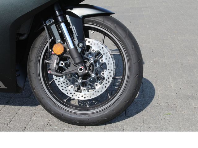 Honda CBR650R e-Clutch