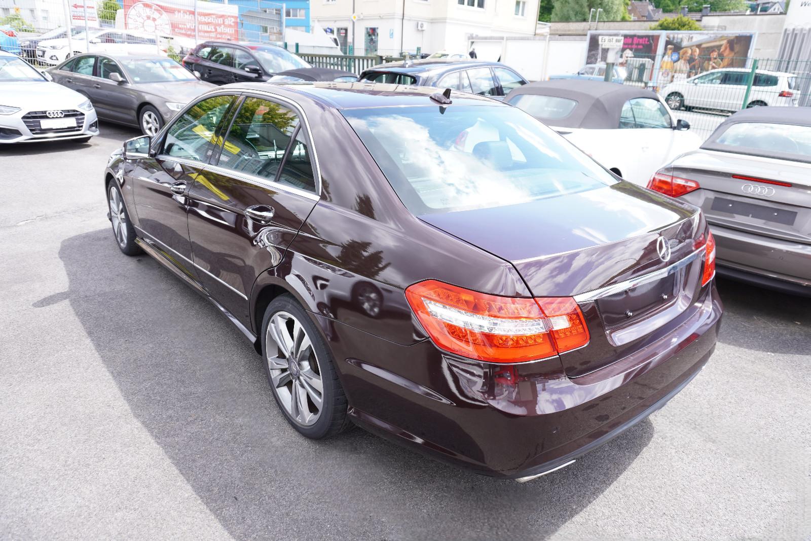 Mercedes-Benz E 300 CGI 4Matic *AMG Line*Xenon*Kamera*Navi*TOP
