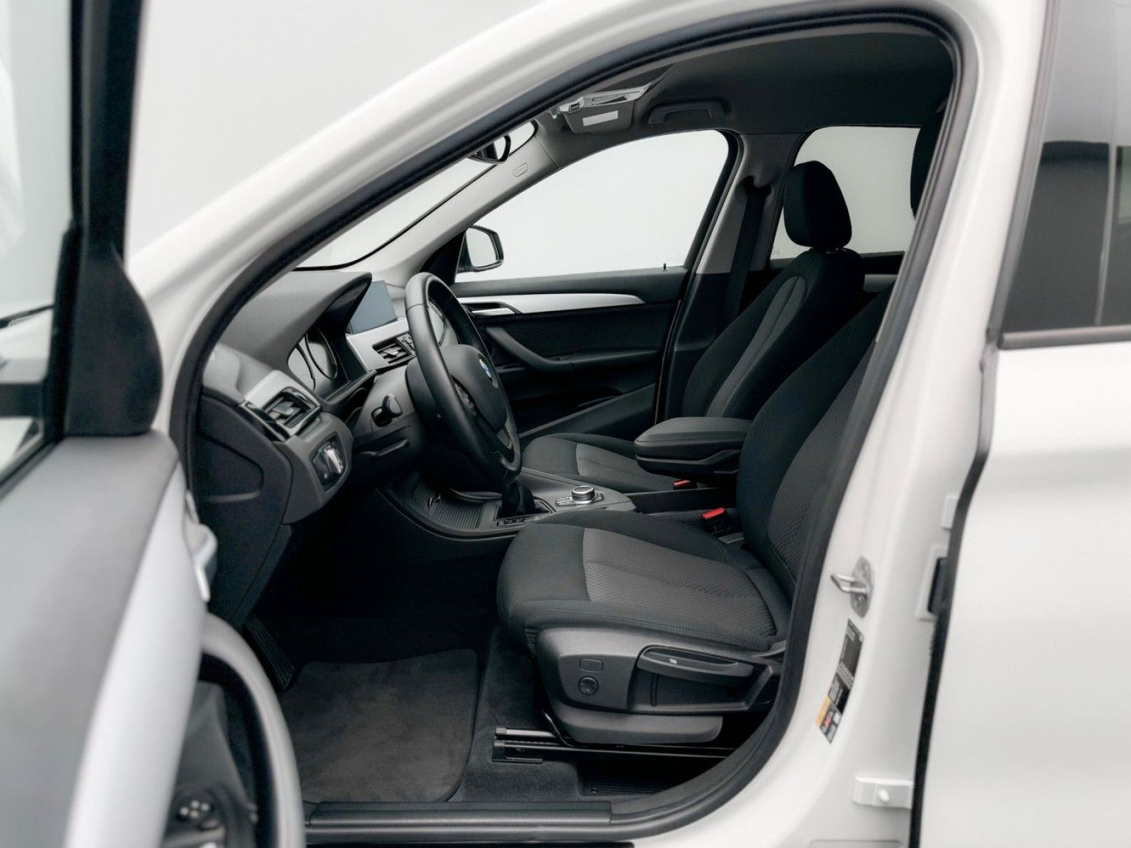 Fahrzeugabbildung BMW X1 xD25e DAB Navi Lordos PDC Geschwindigkeitsreg