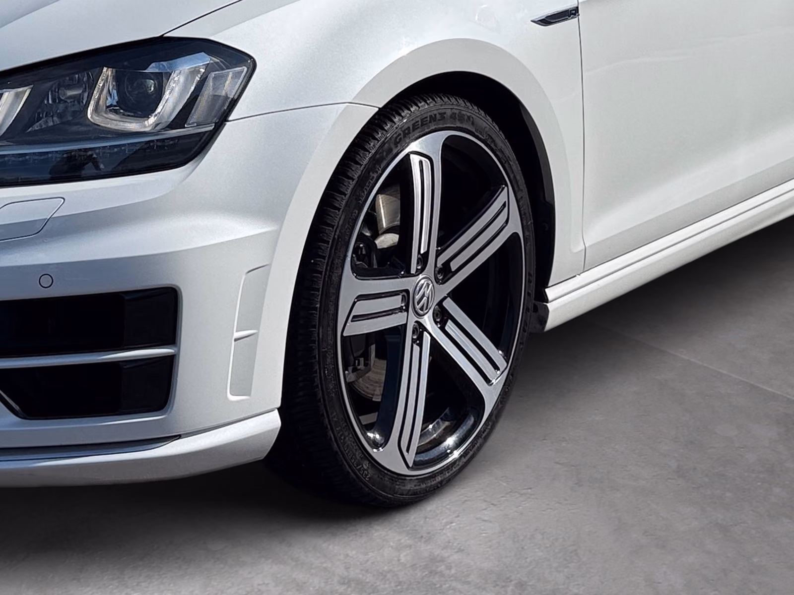 Volkswagen Golf VII 2.0 R BMT 4Motion Xenon Leder PDC Navi