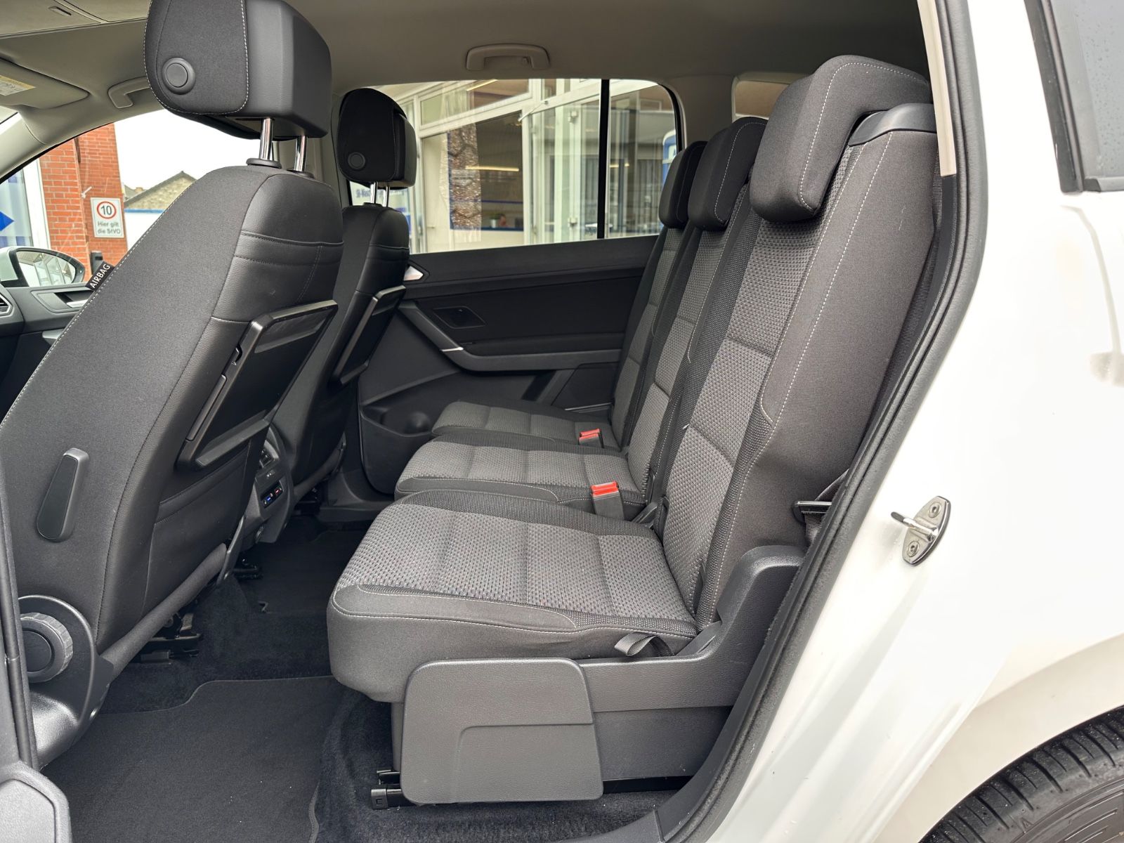 Fahrzeugabbildung Volkswagen Touran Comfortline 1.4 TSI 7-Sitze/ACC/SHZG/Navi