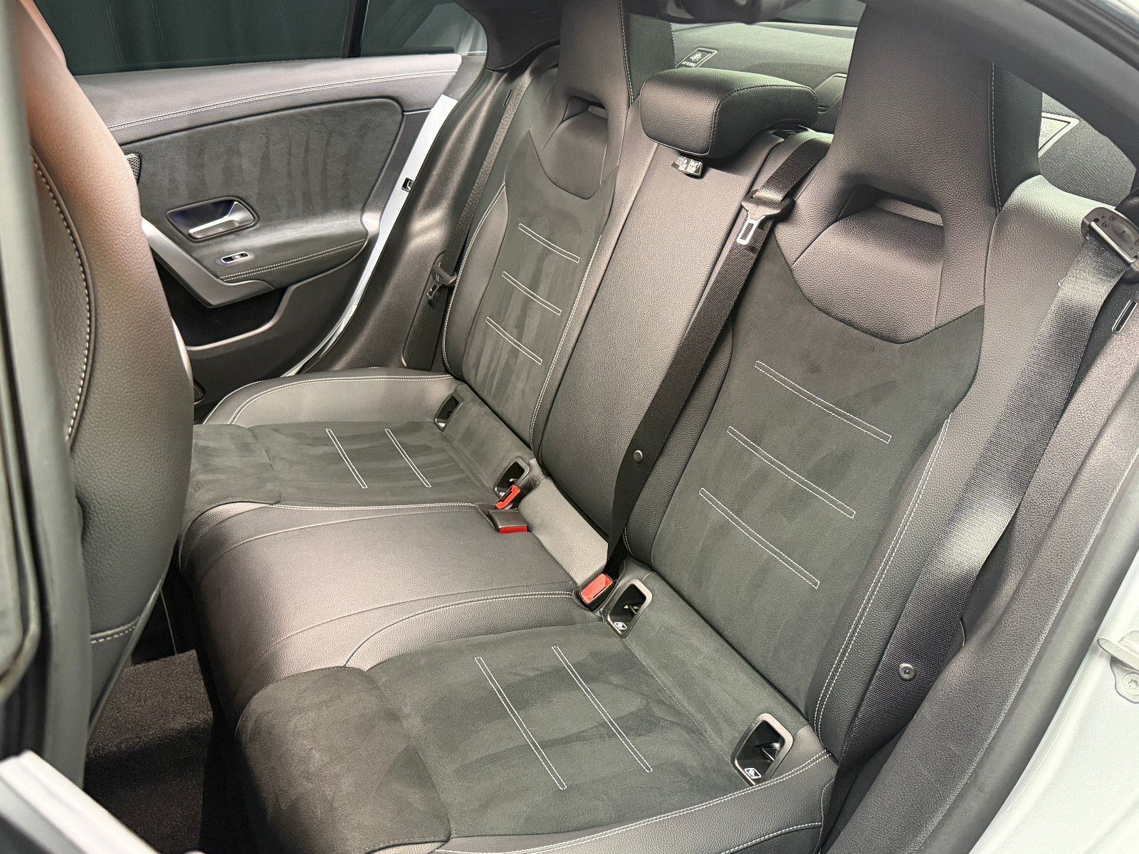 Fahrzeugabbildung Mercedes-Benz CLA 200 d|AMG-LINE|KAMER|BURMESTER|