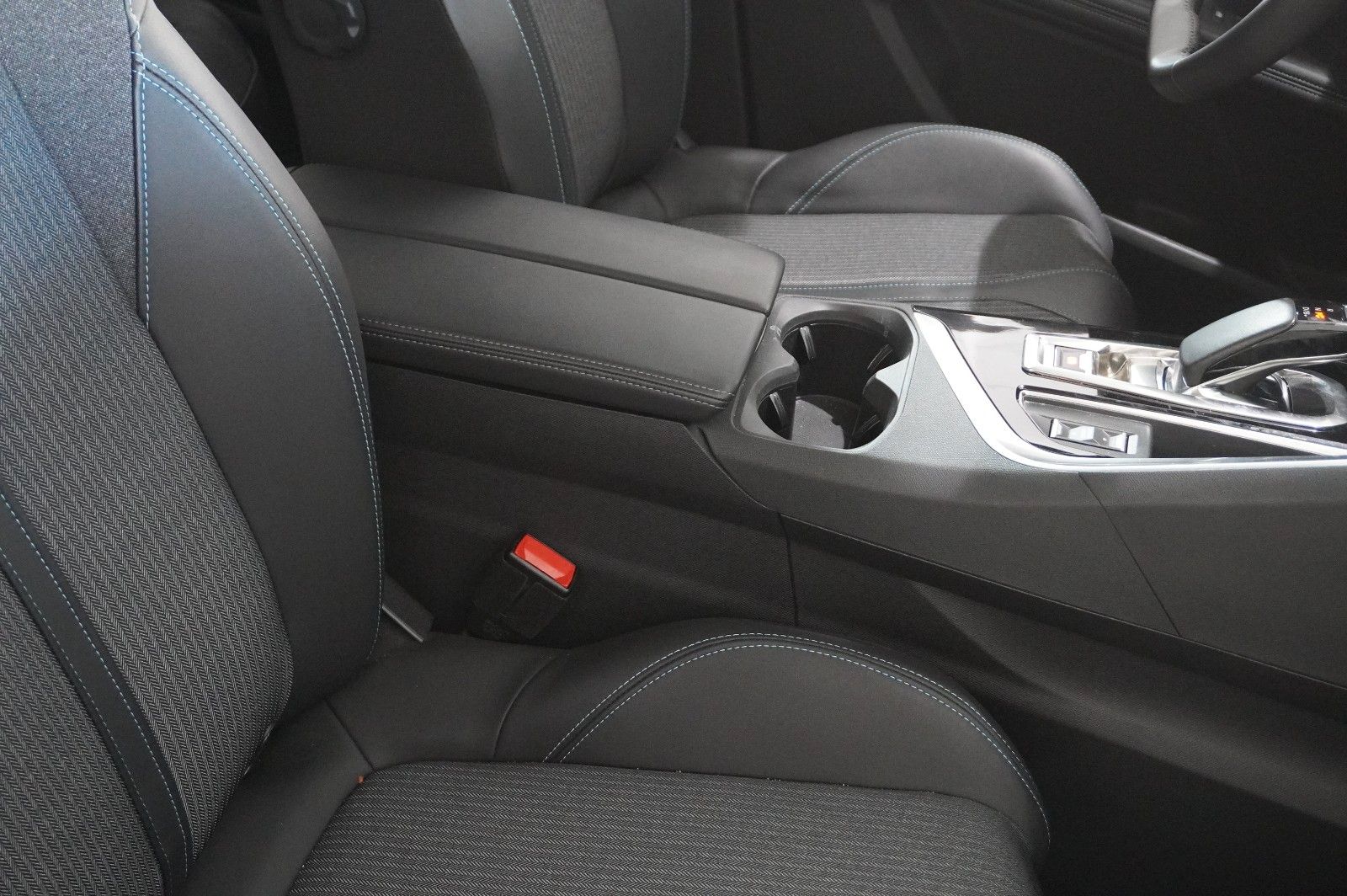 Fahrzeugabbildung Peugeot 3008 Hybrid PHEV ALLURE NAVI/LED/KAMERA/SH/AHK