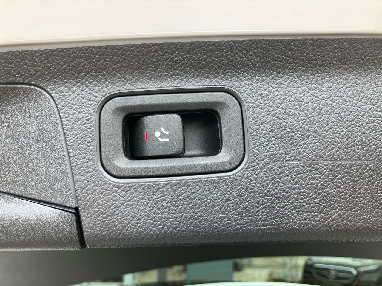 Fahrzeugabbildung Mercedes-Benz A 250 e AMG+NIGHT+PANO+AHK+BURM+MEMORY+CARPL+