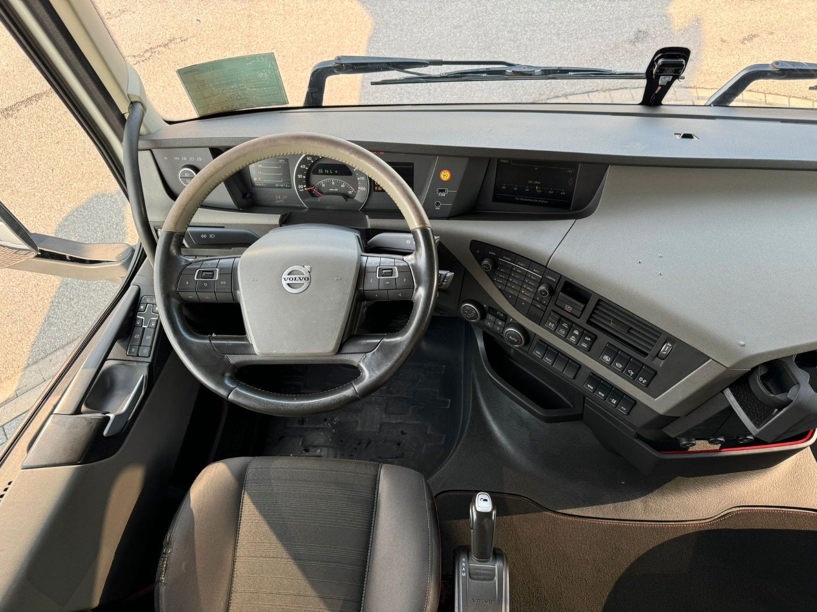 Fahrzeugabbildung Volvo FH 540 8x4 EU6 Retarder Lenk/Lift KESLA LK 9,4m