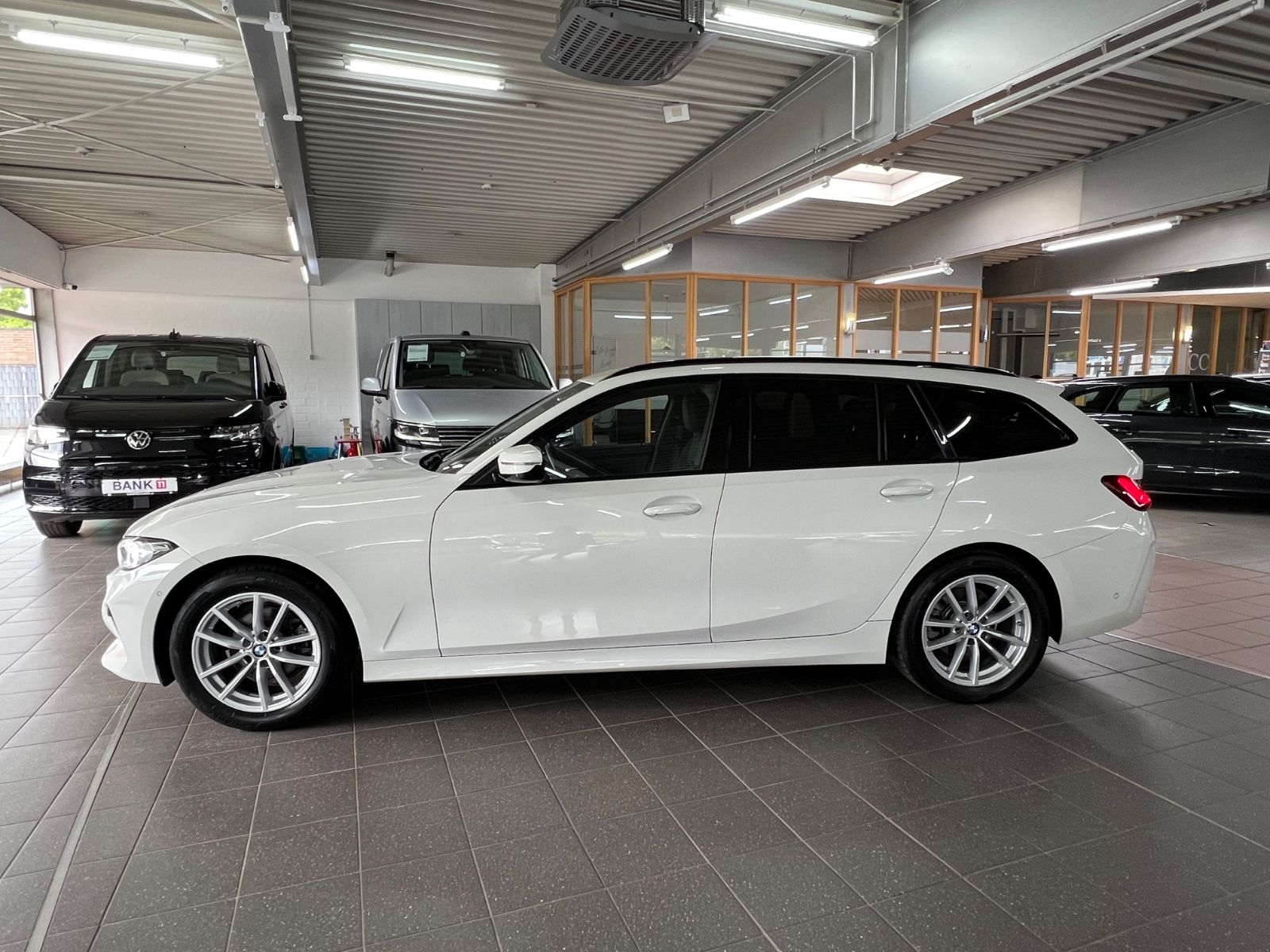 BMW 318 d Touring AHK+DA+ACC+HuD+KEYLESS+PARK ASSIST foto 15