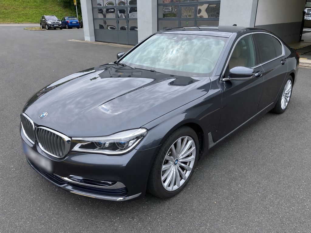 Image of BMW 730