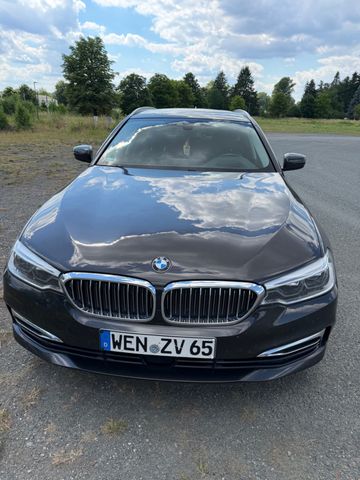 BMW 530d xDrive Touring A - Luxury Line HEAD-Up 