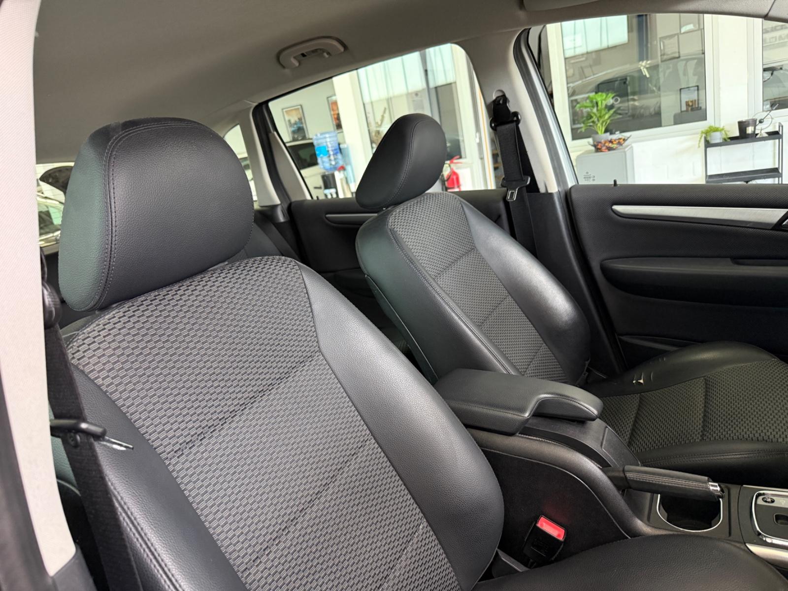 Mercedes-Benz B 200*SPORT*AUTOMATIK*SHZ*NAVI*AHK*TEMP*PARK-ASS