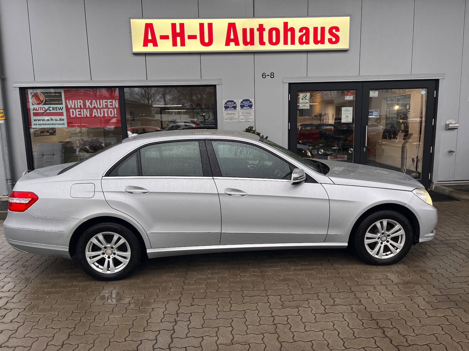 Fahrzeugabbildung Mercedes-Benz E 220 Limousine CDI BlueEfficiency Elegance