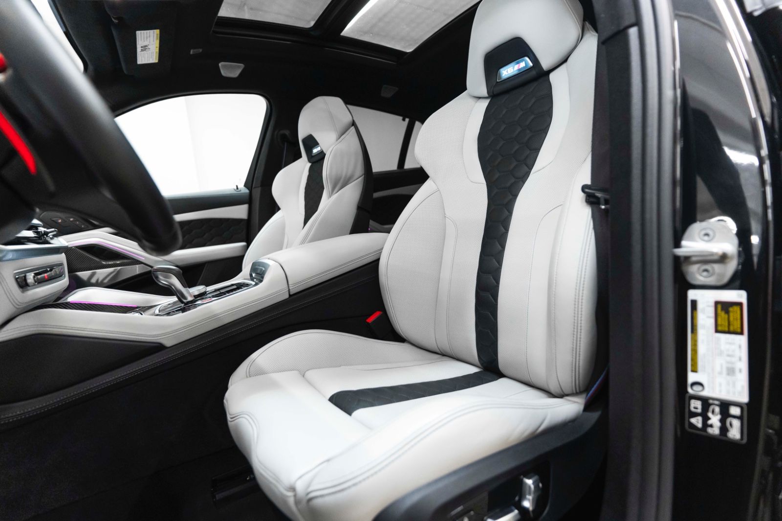 Fahrzeugabbildung BMW X6 M Competition B&W SKY LOUNGE 360° M+S