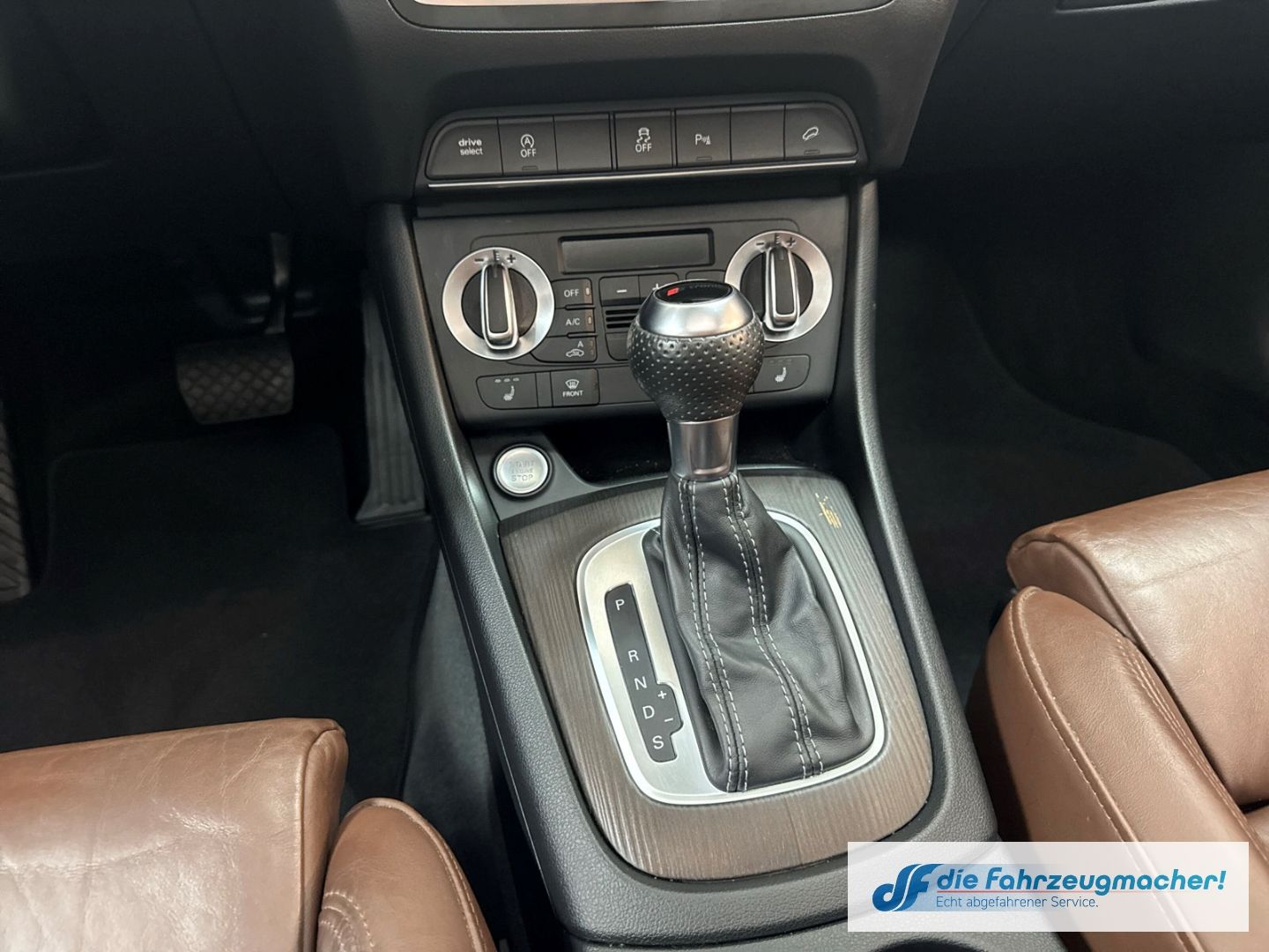 Fahrzeugabbildung Audi Q3 2.0 TDI quattro S line Sportpaket AD El. Pano