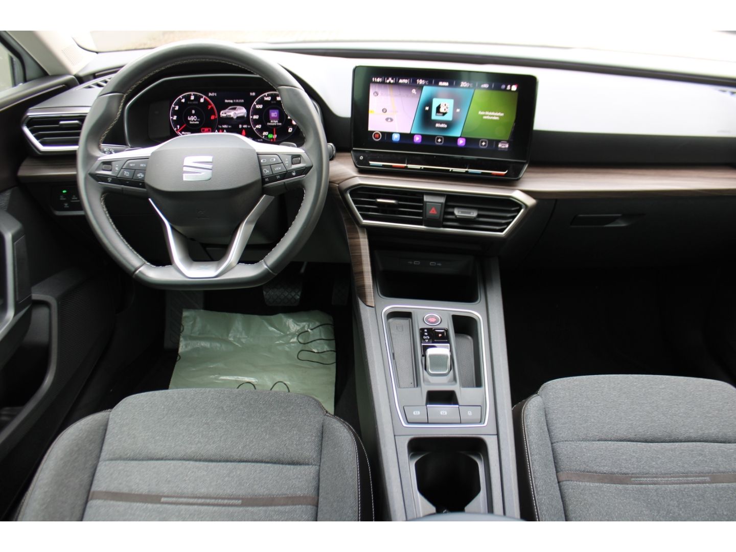 Fahrzeugabbildung SEAT Leon Xcellence DSG ACC LED TWA Full Link RFK GJR