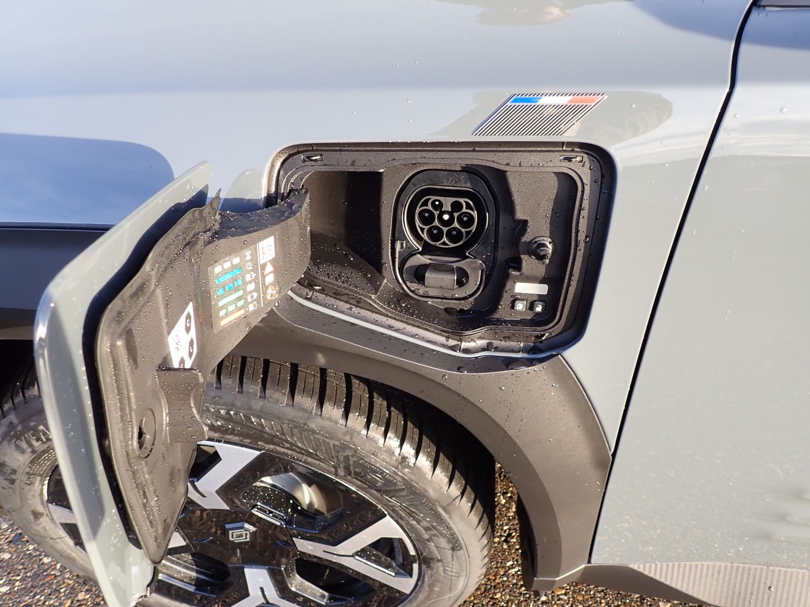 Fahrzeugabbildung Renault R 4 E-Tech elektrisch Techno 150 Comfort Range