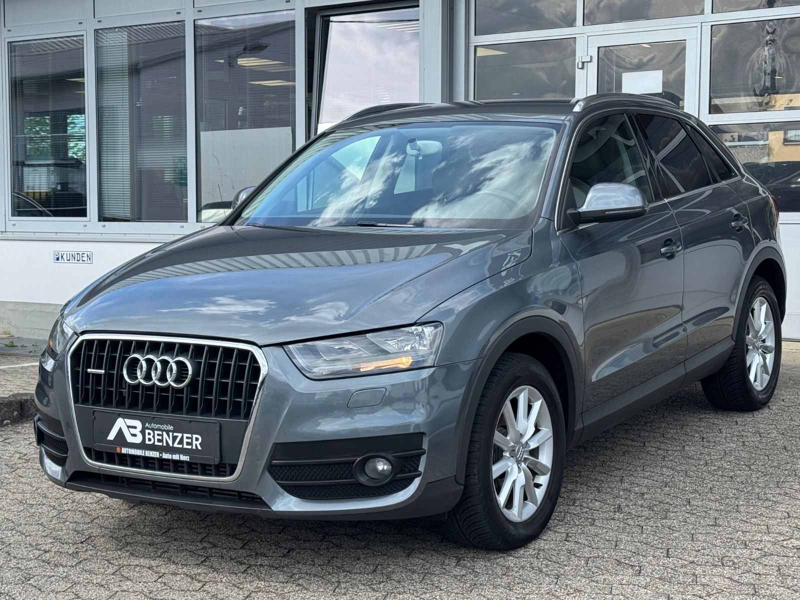 Fahrzeugabbildung Audi Q3 2.0 TDI quattro S-Tronic/SHZ/ALU/TÜV-NEU/